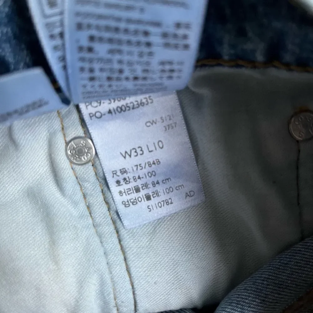 Levi’s men’s 405 distressed jean shorts size 33/10”.
